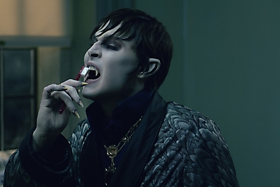 Illustration for article titled Dark Shadows Stills